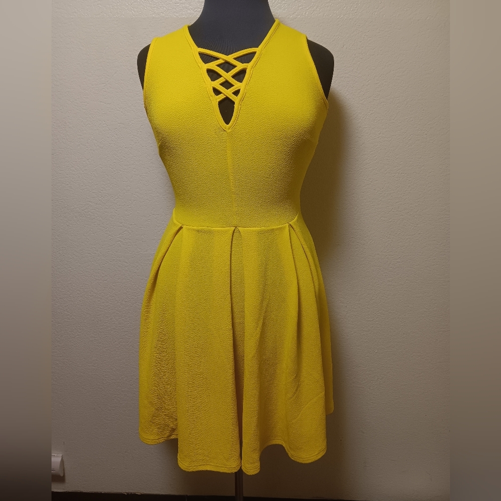 Women's beautiful yellow dress